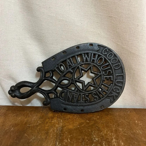 Vintage Cast Iron Metal Footed Trivet Sad Iron Good Luck Horseshoe Star‎ Wilton - Picture 2 of 6